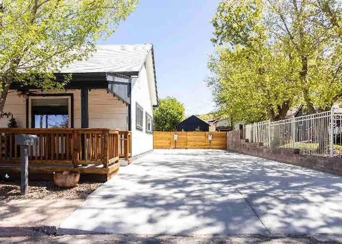 Adorable Tiny House Near Grand Canyon, Fire Pit And Walk To Town Apartment